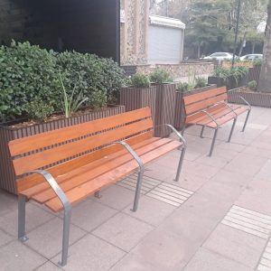 Escaños de Madera y Metal