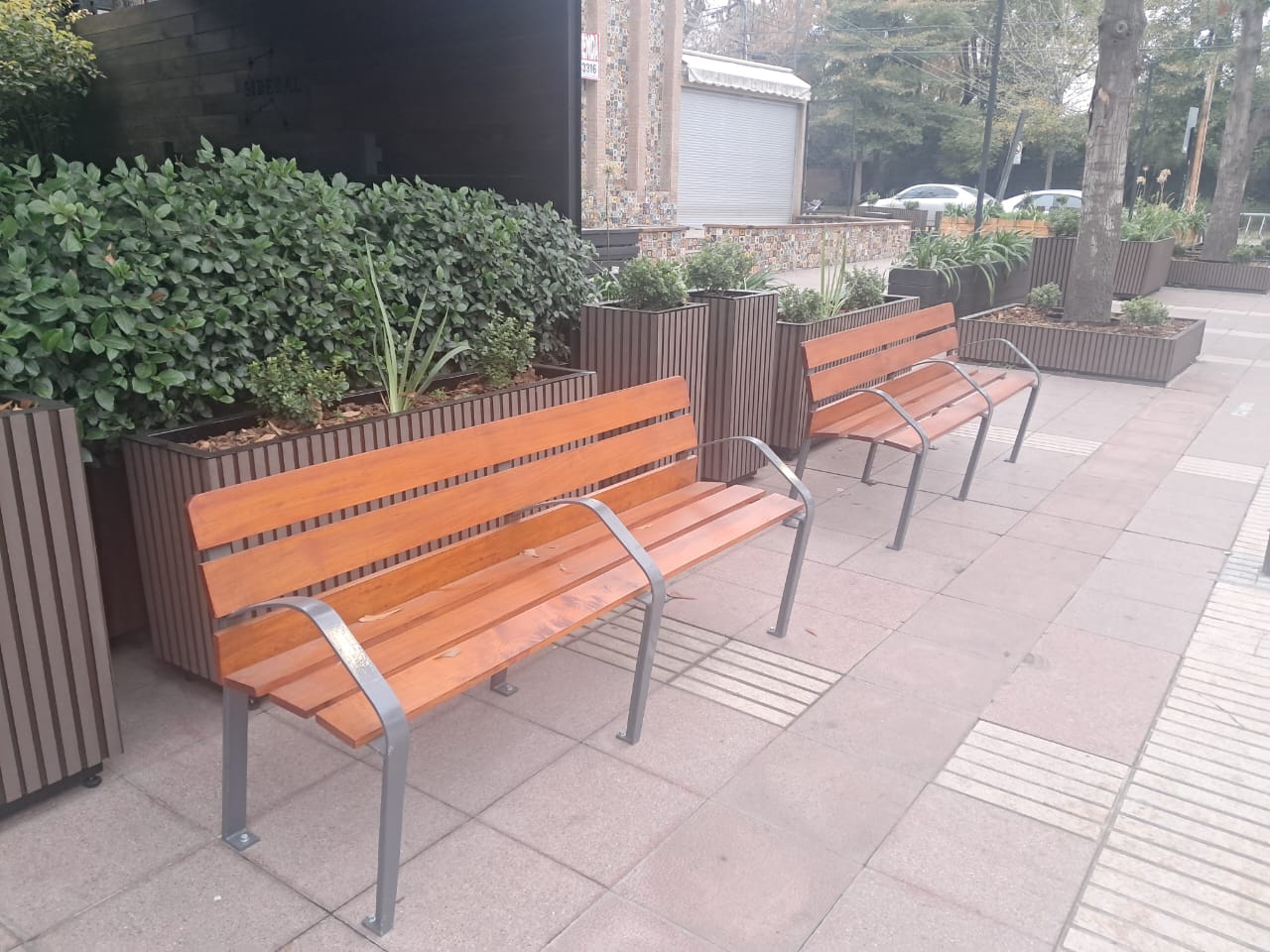 Escaños de Madera y Metal