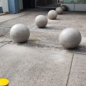 Esferas 60 cm Hormigón Banco Itaú
